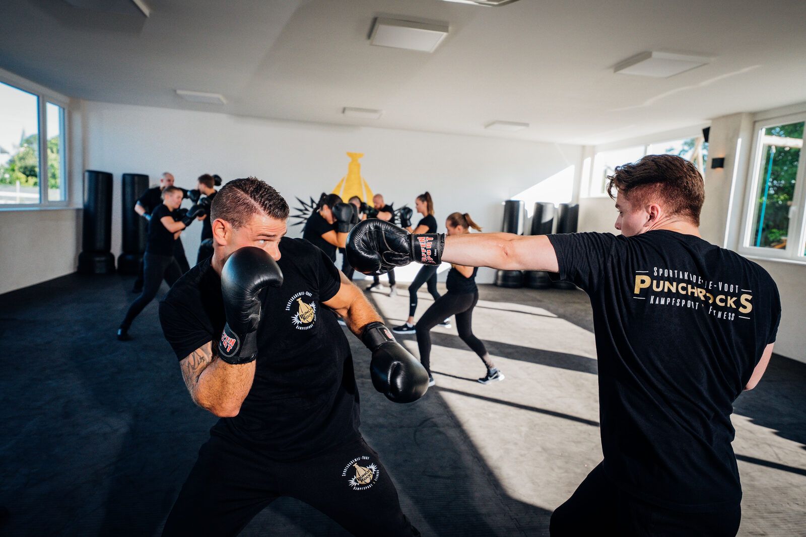 Erwachsene beim Sparring